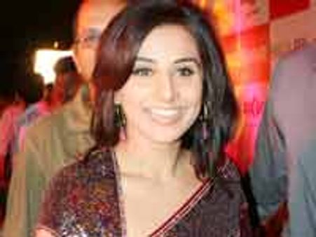 ఆ హీరో లీనమై పనిచేయటం అధ్బుతం..విద్యాబాలన్