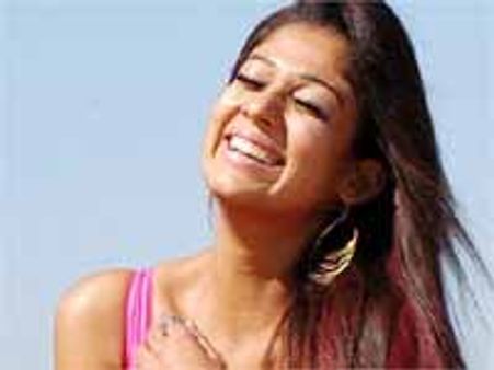 బాలయ్య 'సింహా' చిత్రంలో నయనతార పాత్ర...