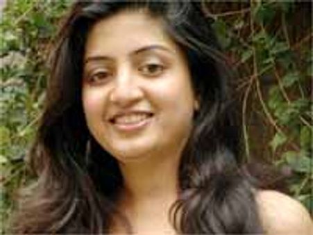 పాపం..ముంబయికి రైలెక్కిన హాట్ హీరోయిన్