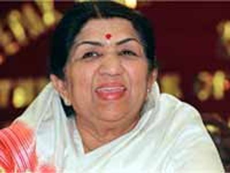 నా వయసు పద్దెనిమిది మాత్రమే అనుకుంటున్నా