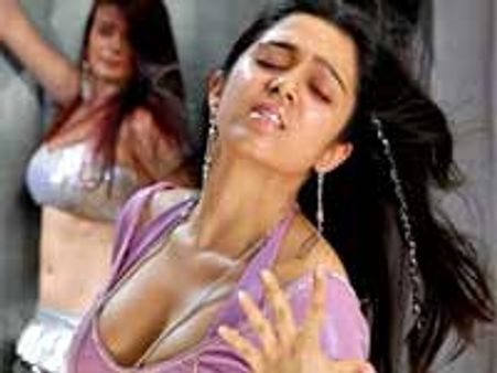 ఛార్మీ సినిమాకి అంత సీన్ ఉందా?