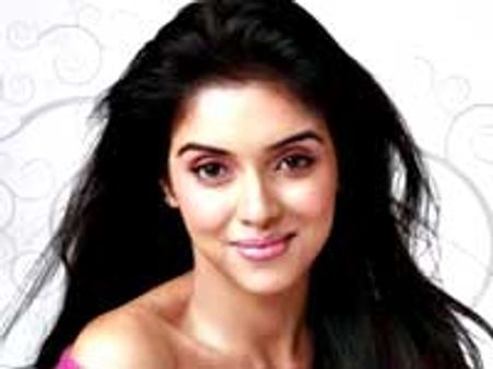 పాపం అసిన్ కి మిగిలింది అయోమయమే