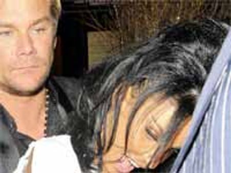 భర్త కాదన్నాడని తాగితూలుతున్న స్టార్ మోడల్