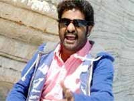 జూనియర్ ఎన్టీఆర్ ని అడ్డుకోలేక పోయిన విద్యార్ధులు!