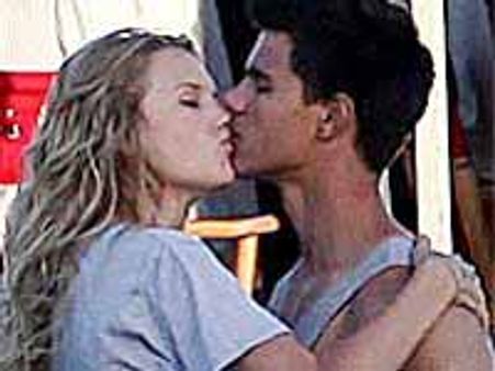 రెడ్ హ్యాండెడ్ గా దొరికిపోయారు...!!