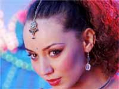 రింగ రింగ పాపతో ముమైత్ ఖాన్ కు ముప్పు!?