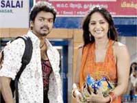 అనూష్క ను చూసి భయపడుతున్న స్టార్ హీరో