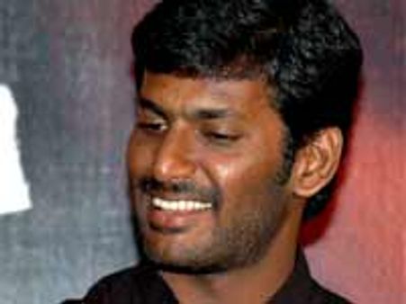 విశాల్ నిజజీవితంలో అమ్మాయిల పిచ్చోడా?