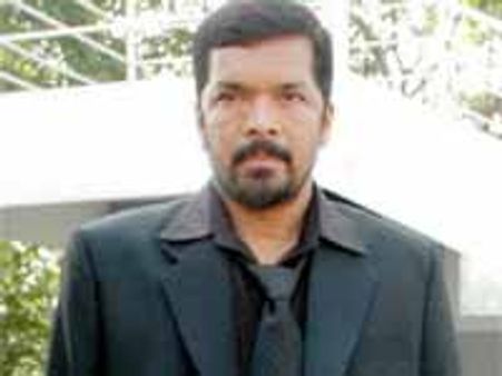 తెలంగాణపై తెగ స్పీచ్ ఇస్తున్న ‘మెంటలోడు’