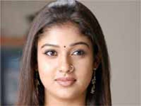 నా లోనెక్‌ డ్రెస్ రహస్యం అదే...నయనతార