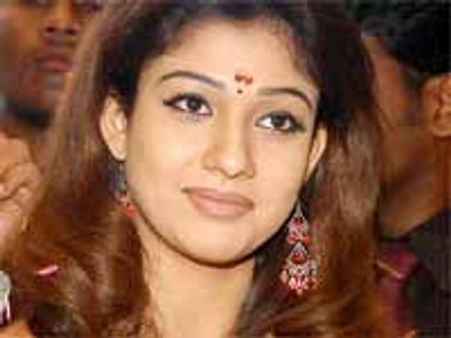 హాట్ స్టార్ నయనతారకు తెలంగాణా భయం?