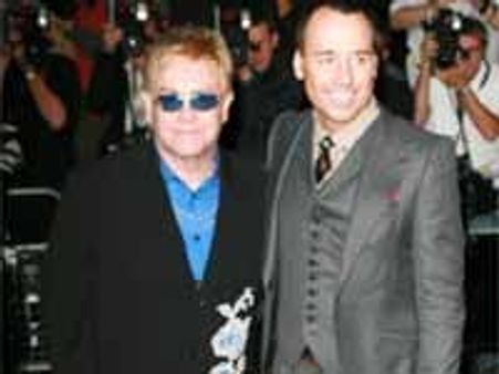 'గే' వివాహాన్ని చట్టబద్దం చెయ్యాలని పోరాటం సాగిస్తోన్న సెలబ్రిటీ..!!