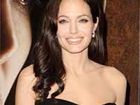 హాలీవుడ్ తార ఏంజలీనా జోలీ ఆత్మహత్యాయత్నం..!!