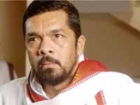 చిరంజీవిని ప్రజలు చెప్పుతో కొడతారన్న పోసాని