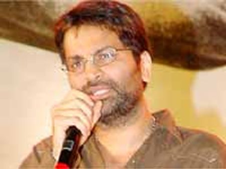 దర్శకుడు త్రివిక్రమ్ శ్రీనివాస్‌ వాహనంపై దాడి