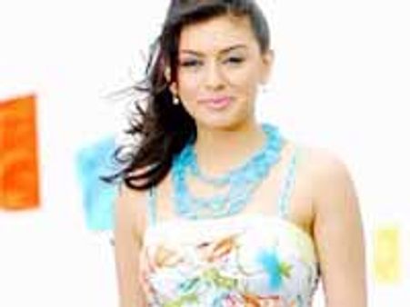 స్టార్ హీరోకి ట్రైల్స్ వేస్తున్న హన్సిక