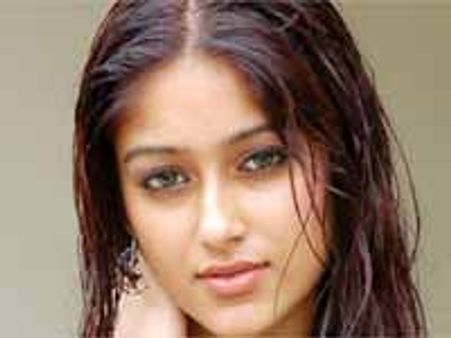 నా కూతుర్ని విడిచి ఉండలేను..ఇలియానా