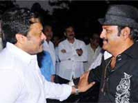 మోహన్ బాబుని తన నివాసానికి స్వాగతించిన చిరంజీవి