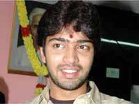 అల్లరి నరేష్..'సేల్స్ మెన్ ఆప్ ది ఇయిర్'?