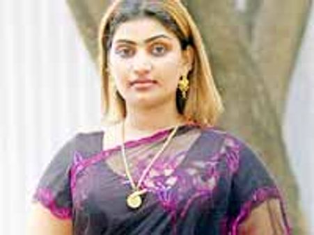 సెక్సీ నటి సోదరుడిని అరెస్టు చేసిన పోలీసులు