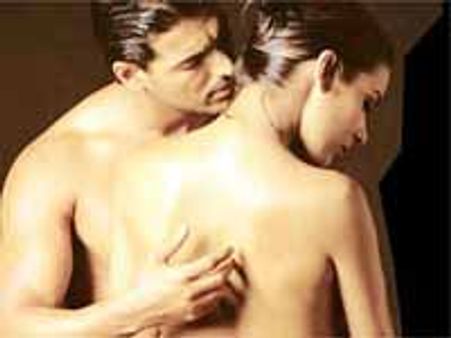 సెక్సీ సీన్లు పెట్టినా, బట్టలు విప్పినా ప్రయోజనం లేదాయె..!