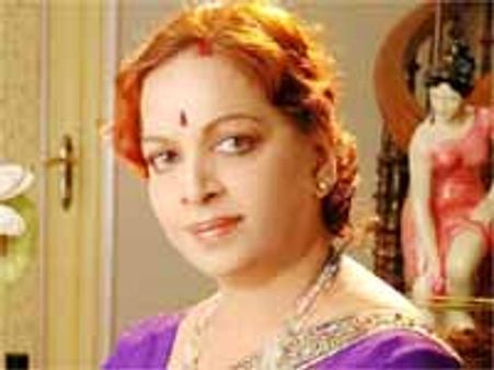 విజయ నిర్మల మళ్ళీ మొదలుపెట్టింది