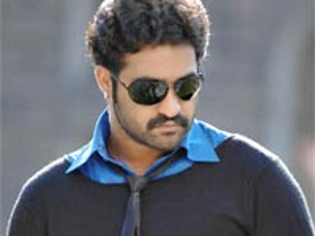 ఏడు పాత్రల్లో యంగ్ టైగర్ అదుర్స్..!