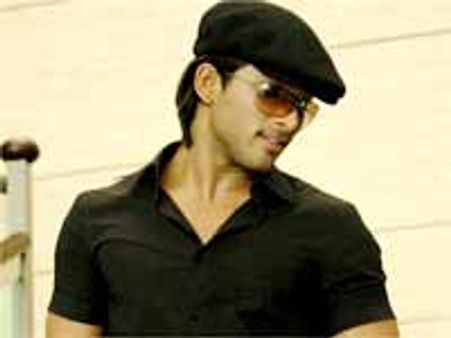 చుక్కల్లో చంద్రుడు: అల్లు అర్జున్