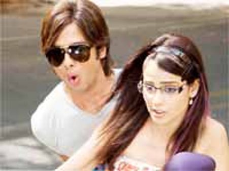 షాహీద్ కపూర్ ముద్దు గోల? ప్రేక్షకులు విలవిల!