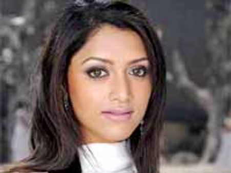 ఈ లేడీ యమ కేడీ!