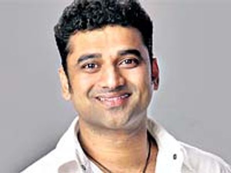 హన్సికతో ఆ రాత్రి కాస్సేపే అంతకు మించి...దేవిశ్రీ ప్రసాద్