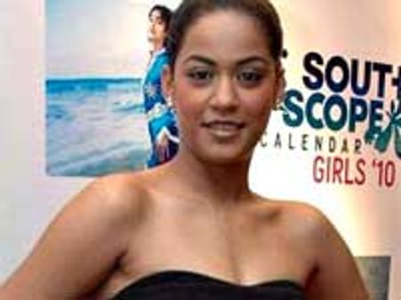 సెక్స్ బాంబ్ ముమైత్ ఖాన్ మరో అవతారం