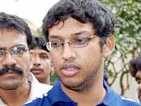 చిరు కుటుంబంలో చిచ్చు పెట్టినందుకు శిరీష్ కు కాంగ్రెస్ బహుమతి!