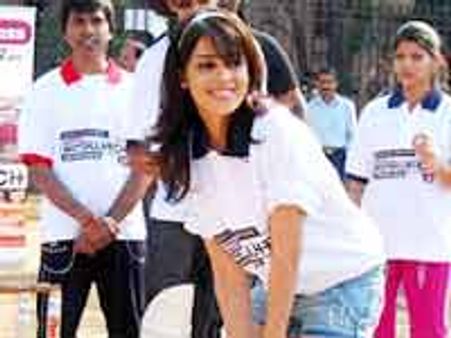 ఆటాడుకుందాం రా...చాక్లెట్ బ్యూటి!