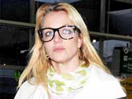 బ్రిట్నీ జీవితంలో మరోసారి నీలినీడలు అలుముకోనున్నాయా..!!