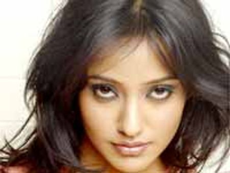 రామ్ చరణ్ హీరోయిన్ కి బాలీవుడ్ ఆఫర్