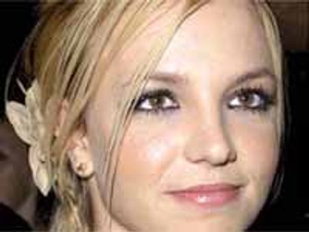 బ్రిట్నీ ఒంటరిగా మిగిలిపోవడానికి కారణం ఇదా..??