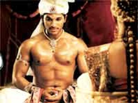 స్టైలిస్ స్టార్ అల్లు అర్జున్ సిక్స్ ప్యాక్ ‘వరుడు’ అదరహో!