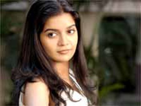 'కలర్స్' స్వాతిని పెళ్లిచేసుకుంటానంటూ వెంటపడుతున్న దర్శకుడు...!!