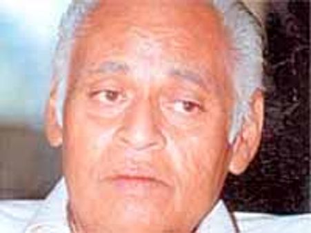 వేణువై వచ్చిన వేటూరికి శతమానంభవతి!