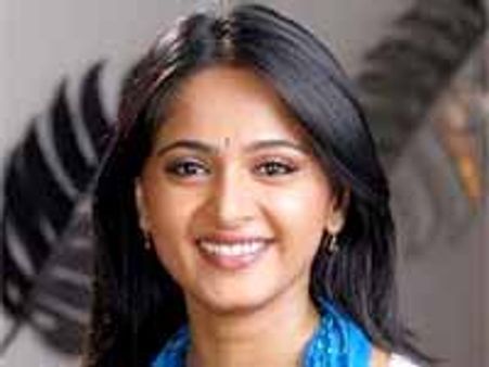 నాగార్జున సమర్పణలో ..అనుష్క 'పంచాక్షరి'