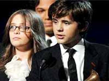 'డ్యాడీ వుయ్ లవ్ యు'.. 'గ్రామీ'లో హృదయాన్ని హత్తుకున్న మైఖేల్ పిల్లల ప్రసంగం..!!