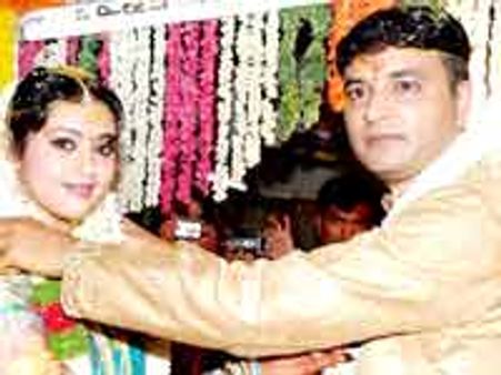 ఛీఛీ హనీమూన్ వద్దు సినిమాలే ముద్దు: మీనా!