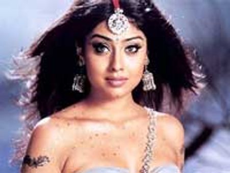 పవన్ పులి చిత్రంలో ...తప్పు అనుకోవటం లేదు శ్రేయ