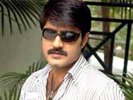 'మహాత్మ' నుండి దొంగ గా శ్రీకాంత్