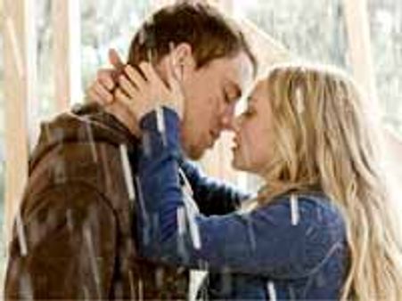 అవతార్ ను వెనక్కు నెట్టిన రొమాంటిక్ సినిమా..!!