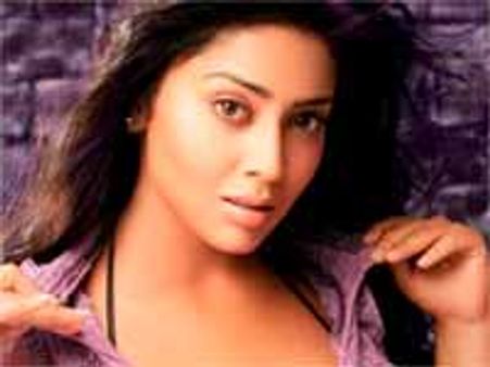 శ్రమని దోచేస్తున్నారు...శ్రియ ఆవేదన