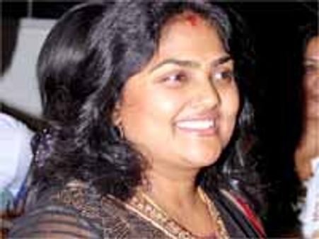 మాజీ స్టార్ హీరోయిన్ ఆస్తులు వేలం