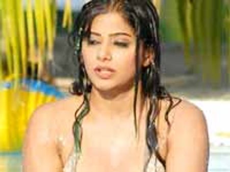 ప్రియమణి బికినీ కోసమే ఆ చిత్రం చూసా