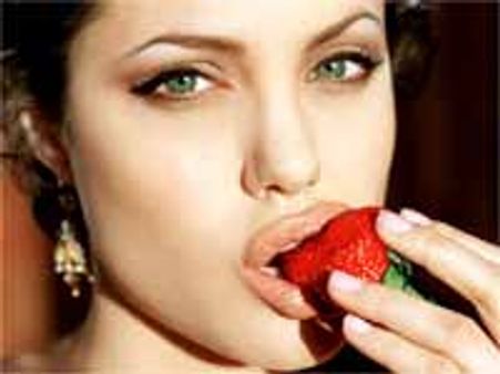 మీకు క్రేజ్ రావాలంటే ఖచ్చితంగా అది కోయించుకోవాల్సిందే..!!